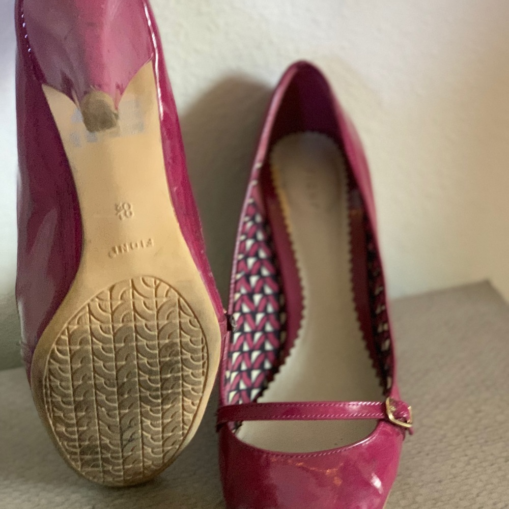Heels - Picture 2 of 2